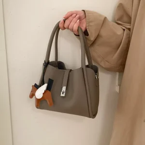 Vintage Lady Winter PU Single Strap Hand-carried Bucket Crossbody Bag for Women with Lock Closure Korean Niche Design